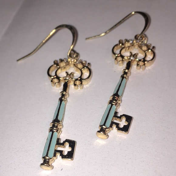 Gold tone crystal embellished blue enamel retro key pierced wire earrings - Picture 5 of 17
